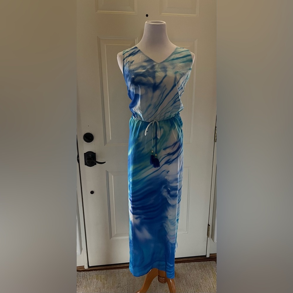 New Curation Caravan Size Large Blue and White Tie-Dye Dress
